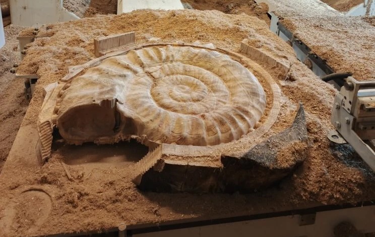 Амонит из массива выточенный на чпу стаке